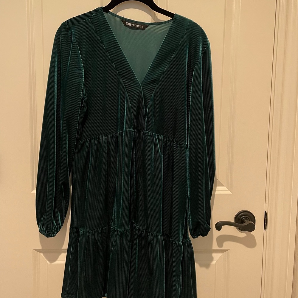 Zara green velvet dress. XS.